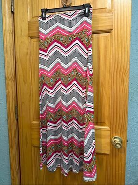 VTG. Minx Pink, White & Black Chevron Maxi Skirt with Multicolor Accents size S